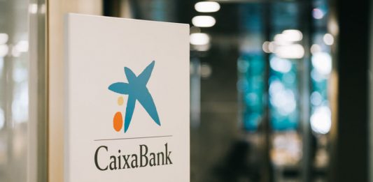 CaixaBank mejorará la experiencia del cliente y pagará un dividendo de 0,10€ por acción