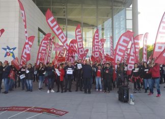 CaixaBank inicia su Junta general con una protesta sindical “por el ERE forzoso”