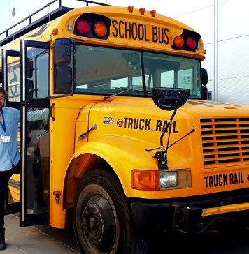Lanzadera presenta Truck Rail, la experiencia de viaje ‘surfer’ en bus escolar americano
